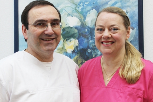 Dr. Holger und Katherine Ohm sind in Ihrer Bovender Zahnarztpraxis immer für die Patienten da.